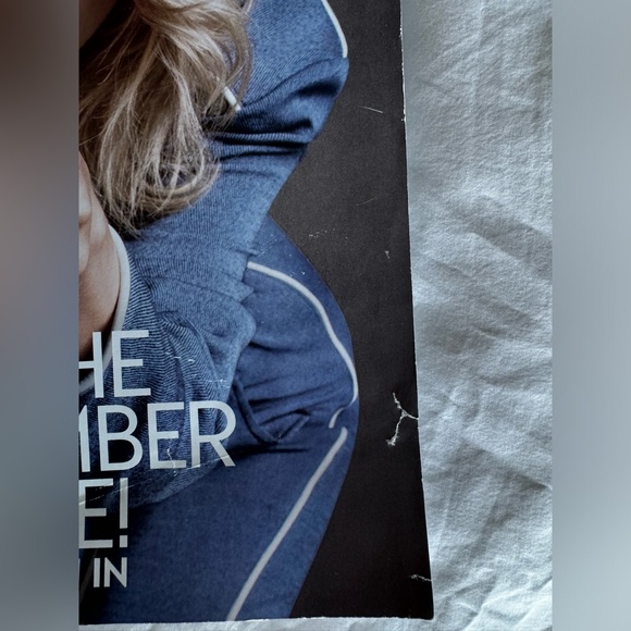 Taylor Swift September 2019 Vogue Cover - Picture 4 of 5